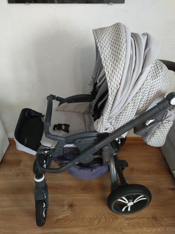 Elbląg Sprzedam wózek 3 w 1.
Cały zestaw jest czysty, opony są pompowane.
Kolor pasuje dla chłopców i dziewczynek.