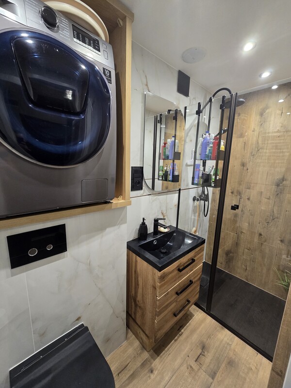 Elbląg Na sprzedaż ustawne 2-pokojowe mieszkanie, w centrum miasta. Mieszkanie usytuowane jest przy ulicy