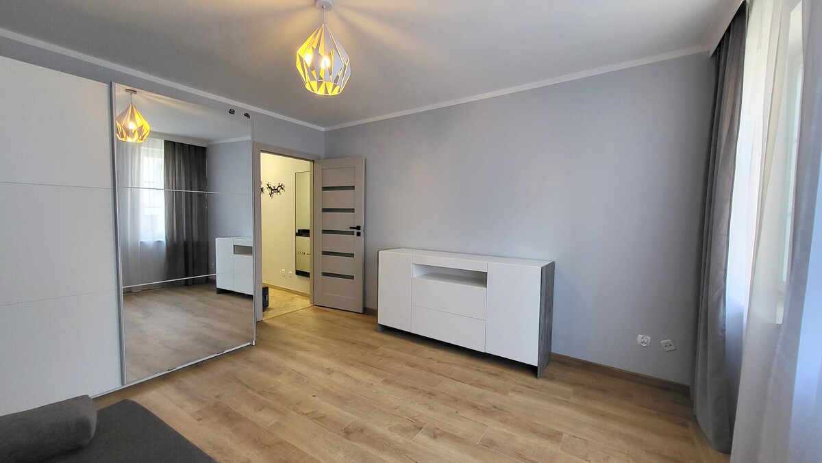 Elbląg KWADRAT NIERUCHOMOŚCImieszkanie 2 pokojowe, 52,55 m2II piętroumeblowane i wyposażoneStare Miastogotowe do