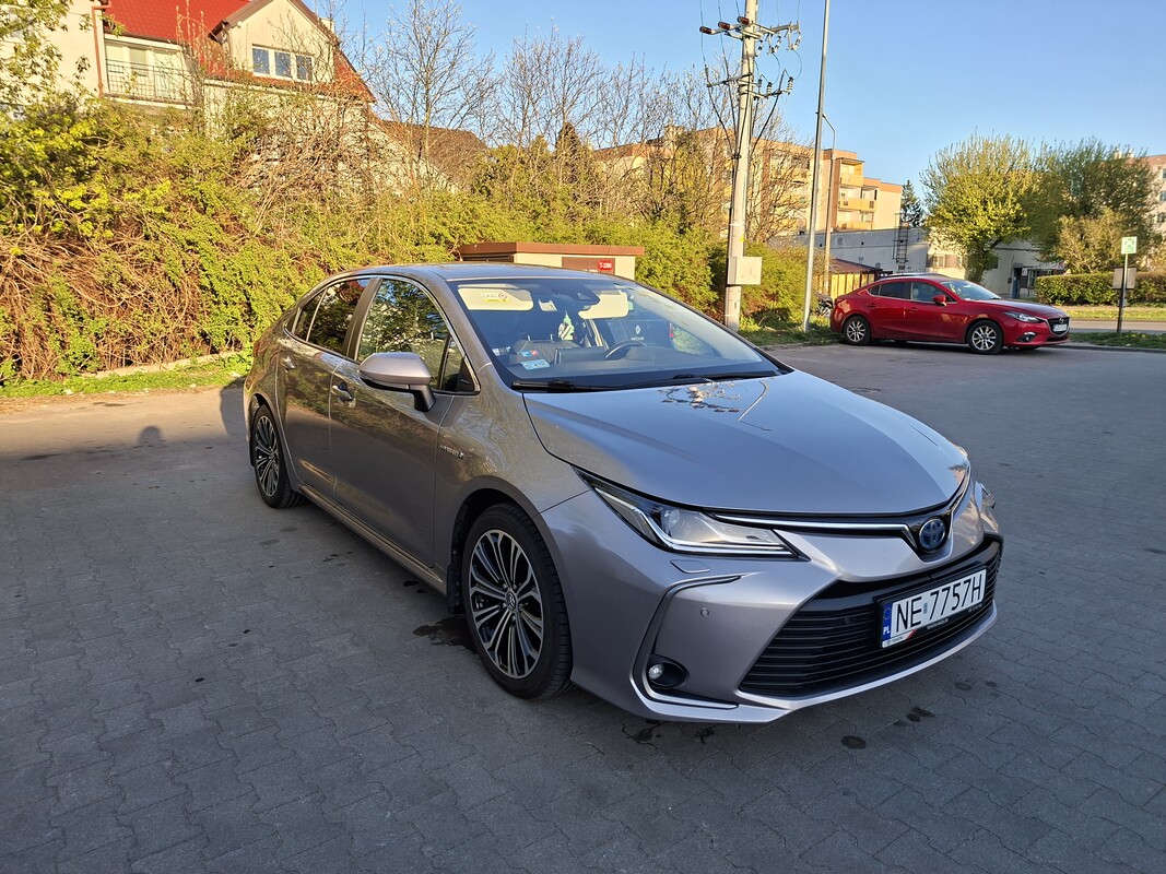 Elbląg Sprzedam hybrydową Toyotę Corollę 1.8,rocznik 2019.Wersja Comfort z pakietem protection, tech i style. Przebieg