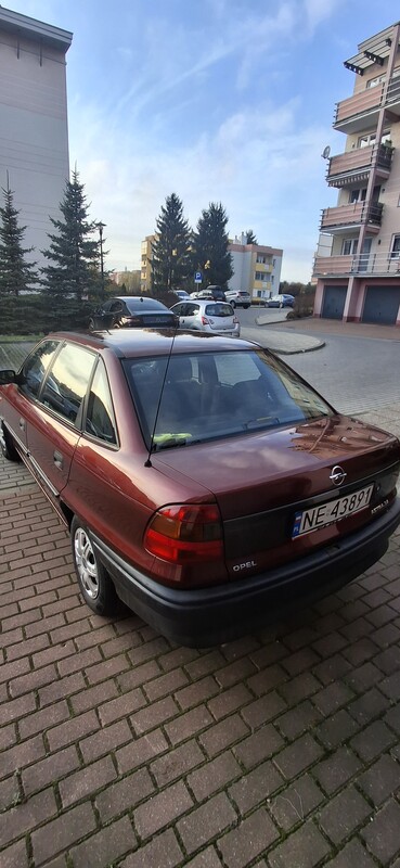 Elbląg Opel Astra 1.4 KAT stan kolekcjonerski.
Przebieg 110tys km.
Jedyny taki egzemplarz.