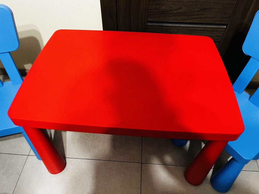 Elbląg Mammut stolik i krzesełka. Zestaw widoczny na zdjęciach. Stan bardzo dobry.