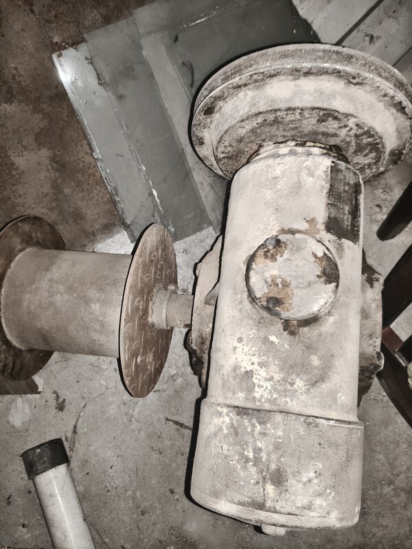 Elbląg Sprzedam zabytkowy niemiecki silnik trzy fazowy elektryczny 3 kw i przekładnie zębatą prawdopodobnie do pasa