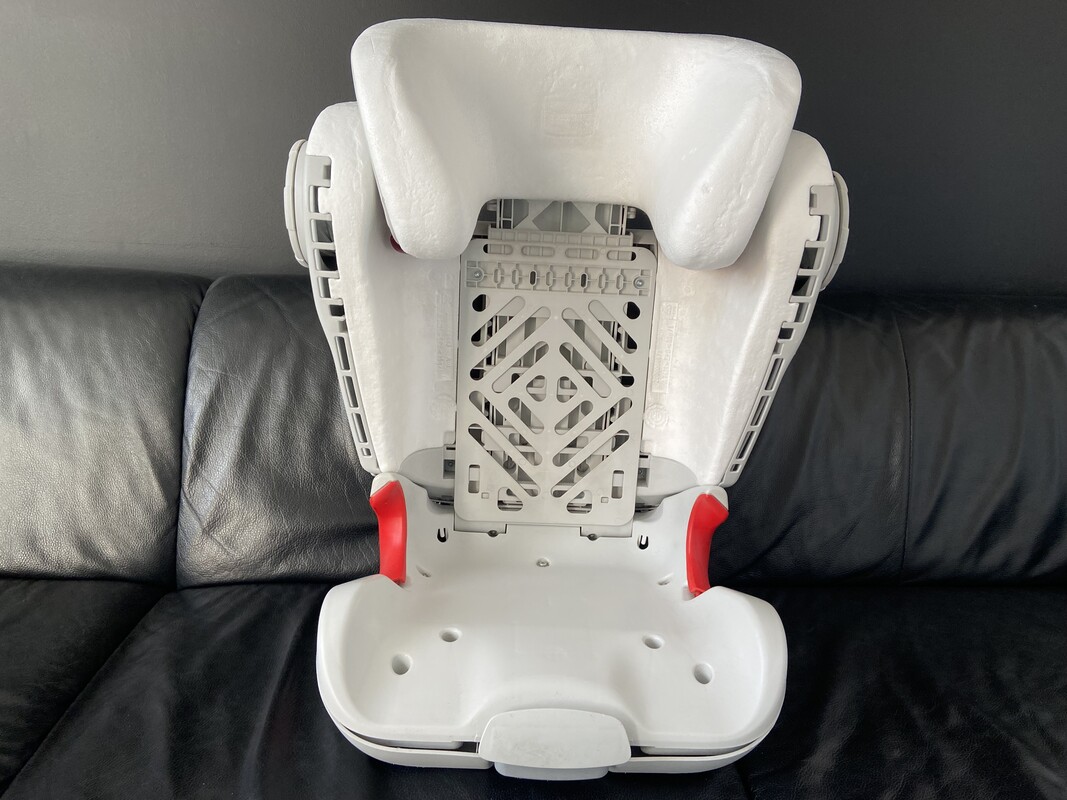 Elbląg Fotelik samochodowy Britax Romer, przeznaczony dla dzieci w przedziale wagowym 15-36 kg,
Fotelik jest