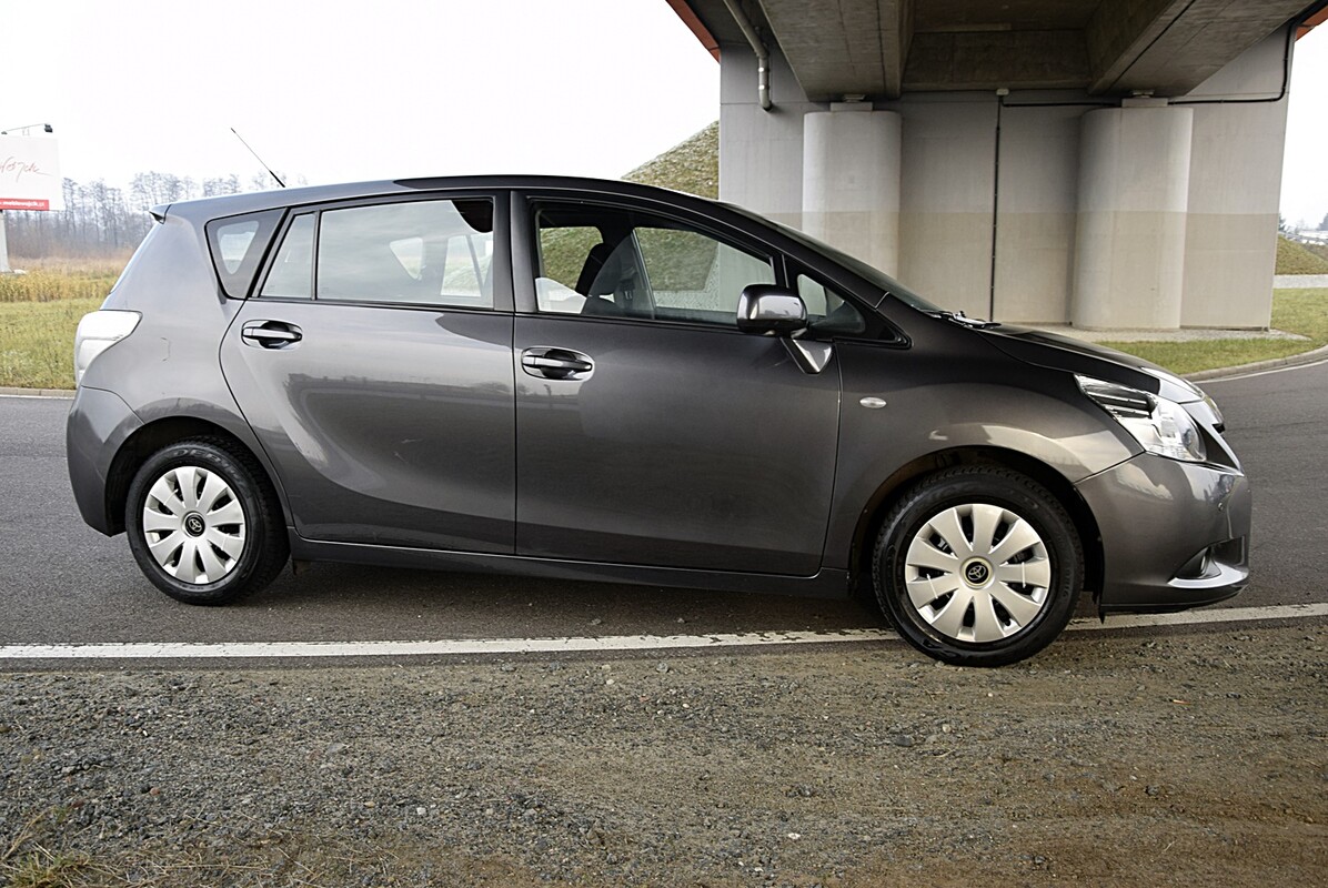 Elbląg Toyota Verso 1.8 benzyna, 2011 rok - 7 osobowa, bardzo ładna. Auto w wersji 7 osobowa, czyste i zadbane bez
