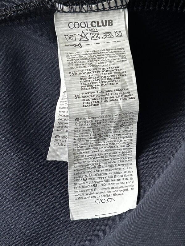 Elbląg Sprzedam używane bluzy w dobrym stanie:
Czerwona bluza - Rozmiar: 164 - cena 10zł
Czarna bluza - Rozmiar: 152 -