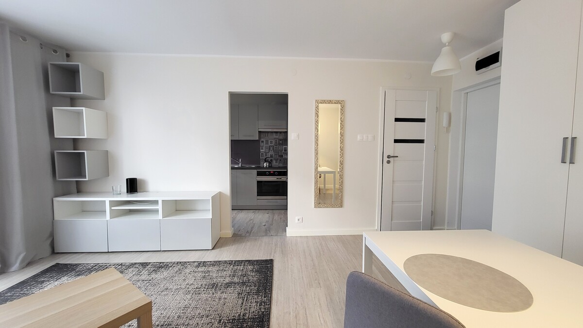 Elbląg KWADRAT NIERUCHOMOŚCImieszkanie 1 pokojowe - 31,4 m2parterbalkonumeblowane i wyposażonegotowe do