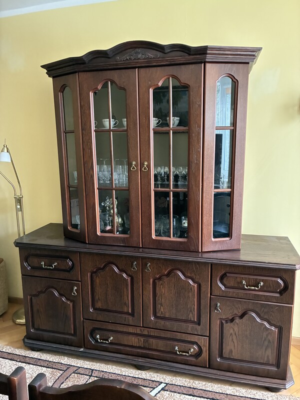 Elbląg Witam. Sprzedam meble widoczne na zdjęciach. 
Stół drewniany rozkładany do lekkiej renowacji blatu 500 zł 
8