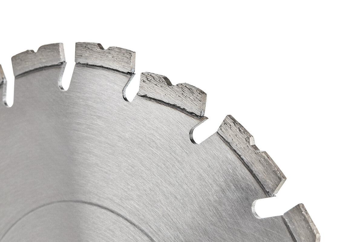 Elbląg Techtrans przedstawia:MAKSYMALNA WYDAJNOŚĆ CIĘCIA Odkryj pełną ofertę tarcz do przecinarek STIHL