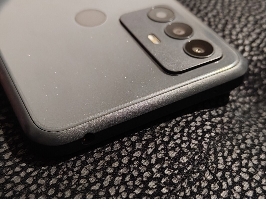 Elbląg Sprzedam zadbany, w pełni sprawny telefon TCL306.
Posiada wejście na dwie karty SIM oraz kartę pamięci i