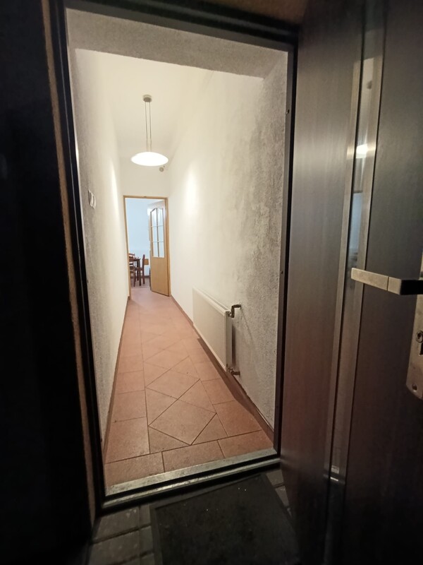 Elbląg Wynajmę 2-pokojowe mieszkanie w spokojnej dzielnicy, na parterze, z osobnym wejściem i parkingiem. Wolne od