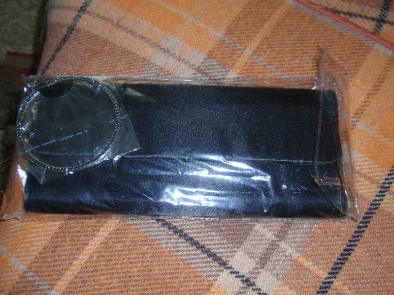 Elbląg Sprzedam torebkę wizytową, kopertówkę z ozdobną bransoletką, kolorze czarnym. Ładnie odszyta, bransoletka