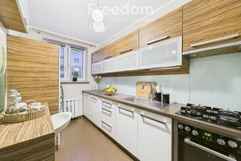 Elbląg FREEDOM NIERUCHOMOŚCISprzedam mieszkanie - Elbląg, Fromborska. Na sprzedaż ustawne mieszkanie 3-pokojowe o