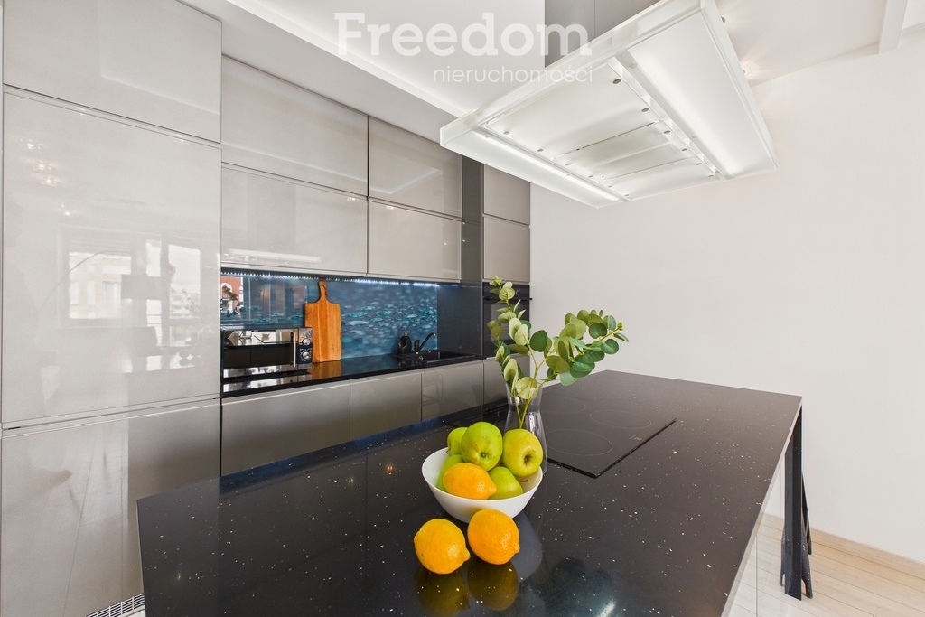 Elbląg FREEDOM NIERUCHOMOŚCIWynajmę mieszkanie - Elbląg, Stary Rynek. Na pierwszym poziomie znajduje się