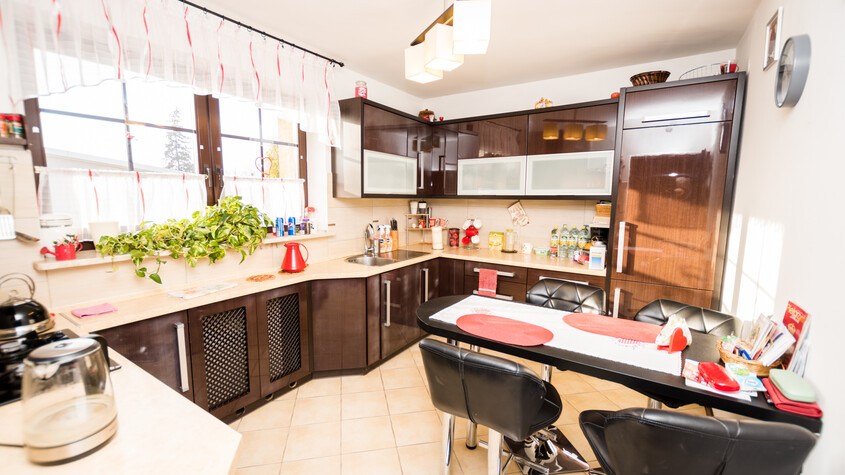 Elbląg * * * ABC NIERUCHOMOŚCI * * *DOM WOLNOSTOJĄCY W DOBREJ LOKALIZACJIo pow. 188m2, działka 1638m2, 5 pokoi,