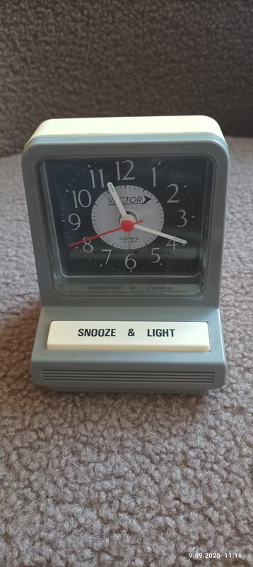 Elbląg Mam do sprzedania używany damski zegarek, taki jak na foto. .Oraz ładny nowy budzik. .Cena za pojedyncze