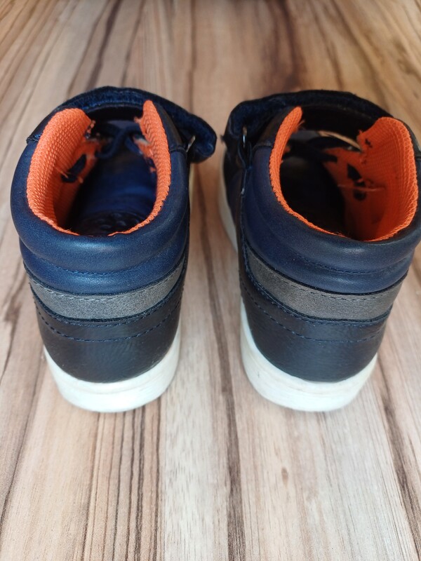 Elbląg Buty za kostkę Lupilu rozmiar 24 wkładka 14.5 cm
sneakersy na rzepy stan bardzo dobry