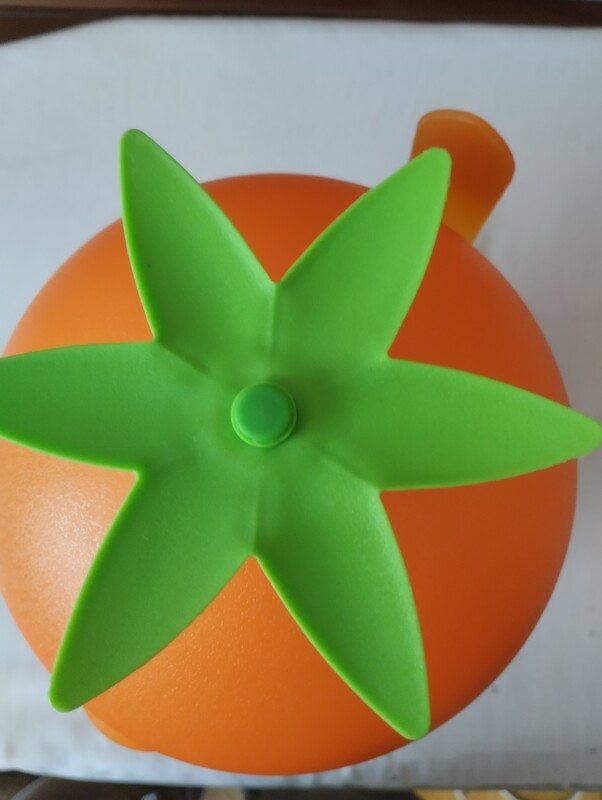 Elbląg Sprzedam Wyciskarkę do soków z zaworem zapobiegającym kapaniu. Wyciskarka jest nieużywana. Cena 40 zł. Odbiór