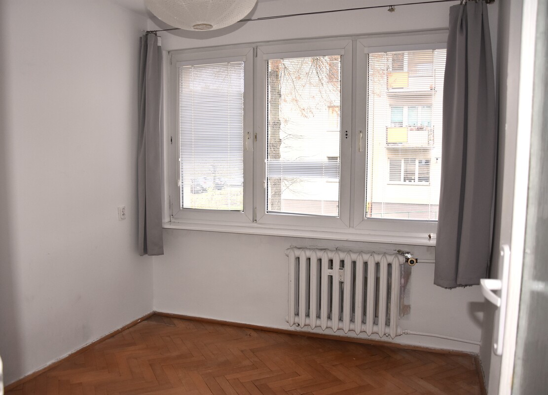 Elbląg ATUT NIERUCHOMOŚCI POLECA:Trzy pokojowe mieszkanie w bloku na wysokim parterze, idealne dla osób starszych,