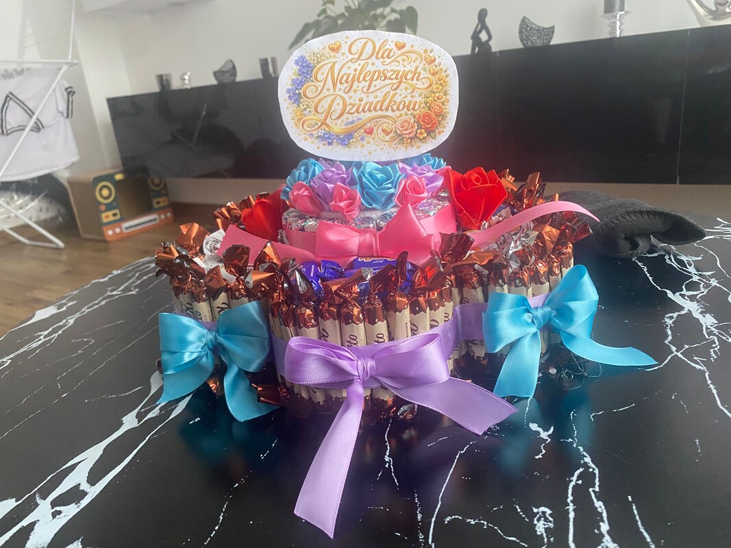 Elbląg 🌸✨ Flower box / słodki bukiet na Komunię ✨🌸
Ręcznie wykonana dekoracja z