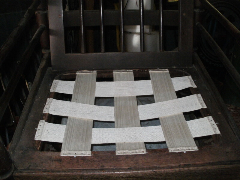 Elbląg 2 fotele PRL Zenona Bączyka / nie Chierowskiego / po 110 zł do renowacji. Wymieniono pasy na nowe. Konstrukcja