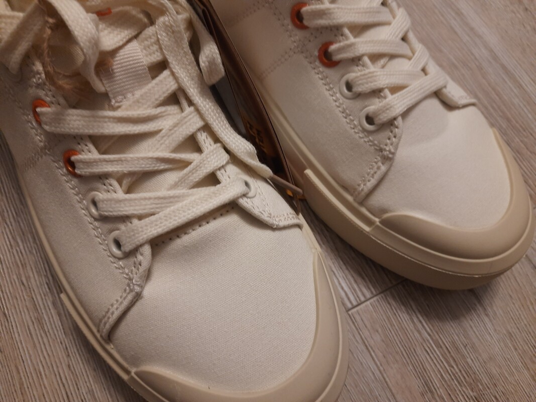 Elbląg Sprzedam świetne sneekersy Big Star
rozm.41,wg producenta wkładka 26 cm.
Bardzo wygodna wkładka.
Nowe z