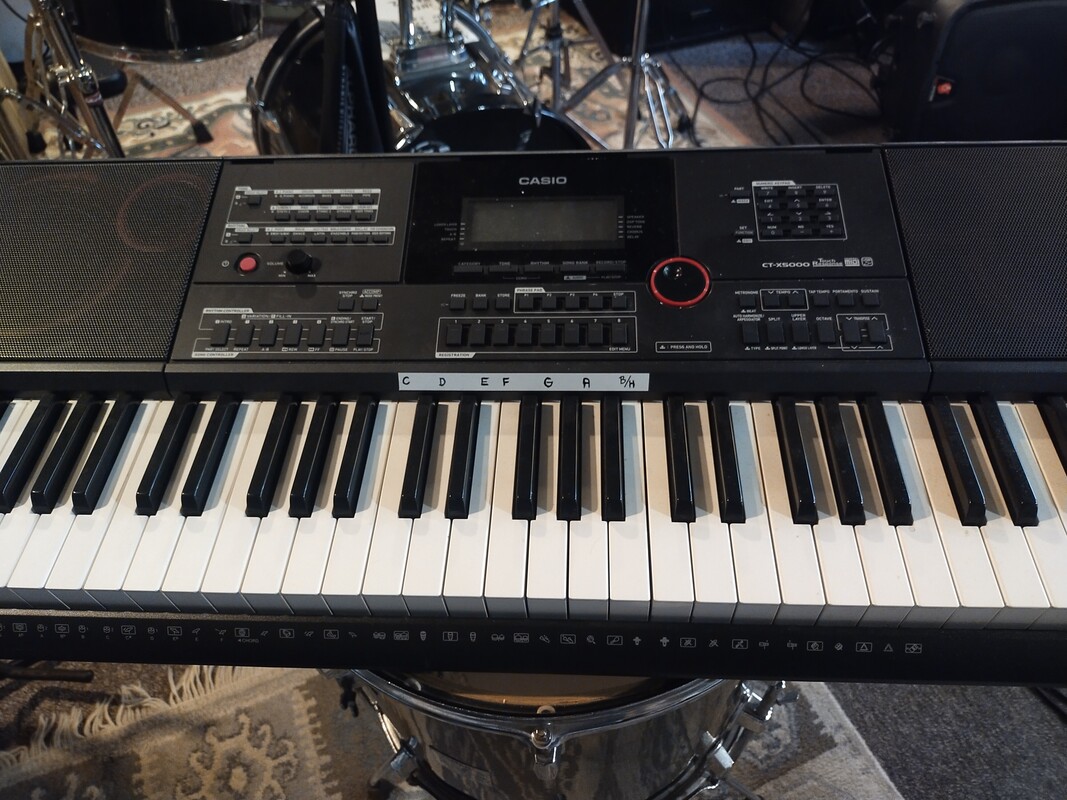 Elbląg Kolumny aktywne 2+sub +statywy (600 muzycznej) stan dobry.
Power mixer LDM 2x300 (digital) plus 2x noname