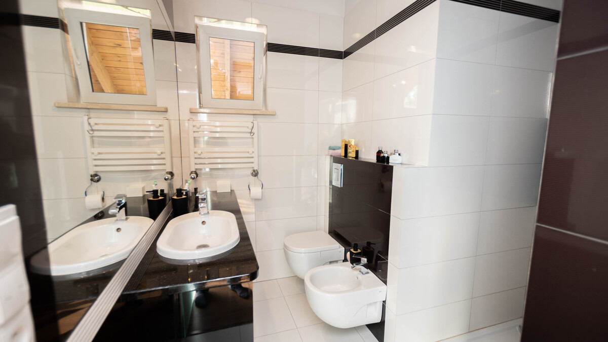 Elbląg * * * ABC NIERUCHOMOŚCI * * *NOWA CENA!! DOM WOLNO STOJĄCY Z PIĘKNYM, DUŻYM OGRODEM !!! pow.