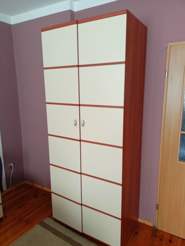 Elbląg Sprzedam w bardzo dobrym stanie meble do sypialni i tylko w całości. W zestawie znajduje się:
- Łoże