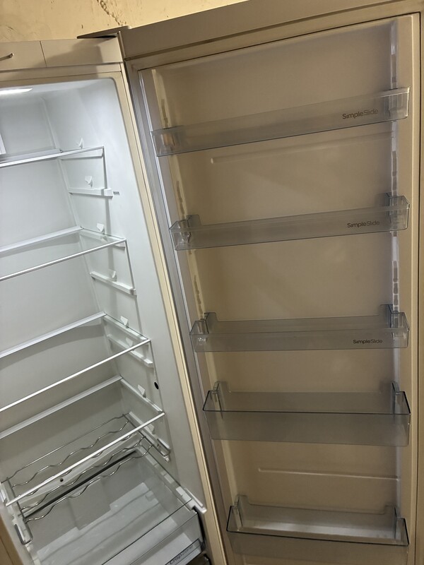 Elbląg Sprzedam lodówkę (chłodziarkę) Gorenje R6191 FW
Lodówka biała w bardzo dobrej kondycji, minimalne ślady