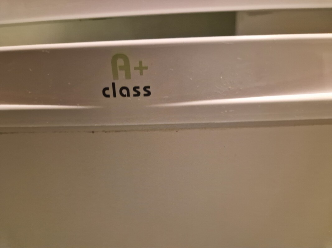 Elbląg Sprzedam używaną lodówkę w stanie dobrym. Wymiary lodówki wys. 173 cm, szer. 60cm, głębokość 53 cm. Model POLAR