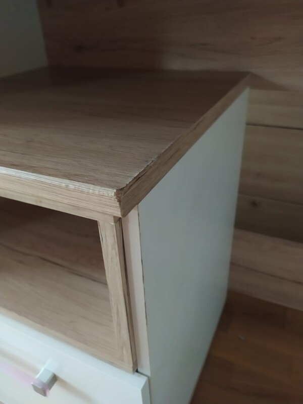 Elbląg Sprzedam biurko używane, drobne ślady użytkowania widoczne na zdjęciach. Biurko z kolekcji Meble Wójcik.