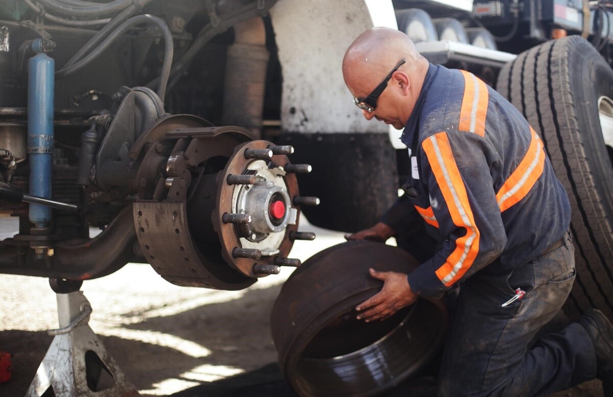 Elbląg MOBILNA WULKANIZACJA OPIONCałodobowa mobilna wulkanizacja opon aut osobowych i ciężarowych. Dojedziemy na