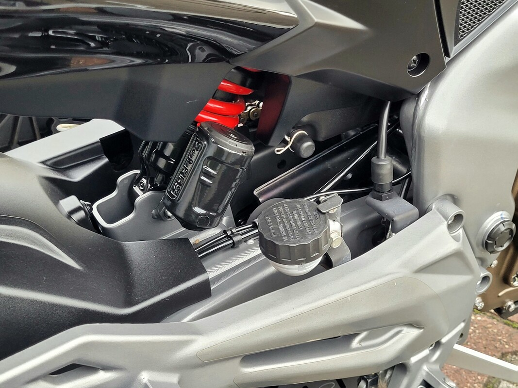 Elbląg SPRZEDAMMarka: BAJAJModel: DOMINAR 400Rok produkcji: 2018 REJ. : 2019🏍️