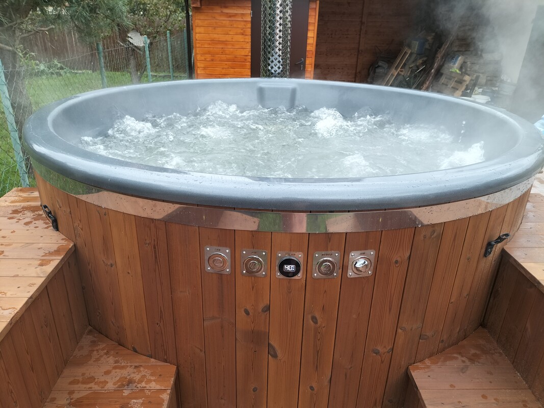 Elbląg 🌿 Wynajem Balii Mobilnej – Idealna na Imprezy i Romantyczne Wieczory! 🌿