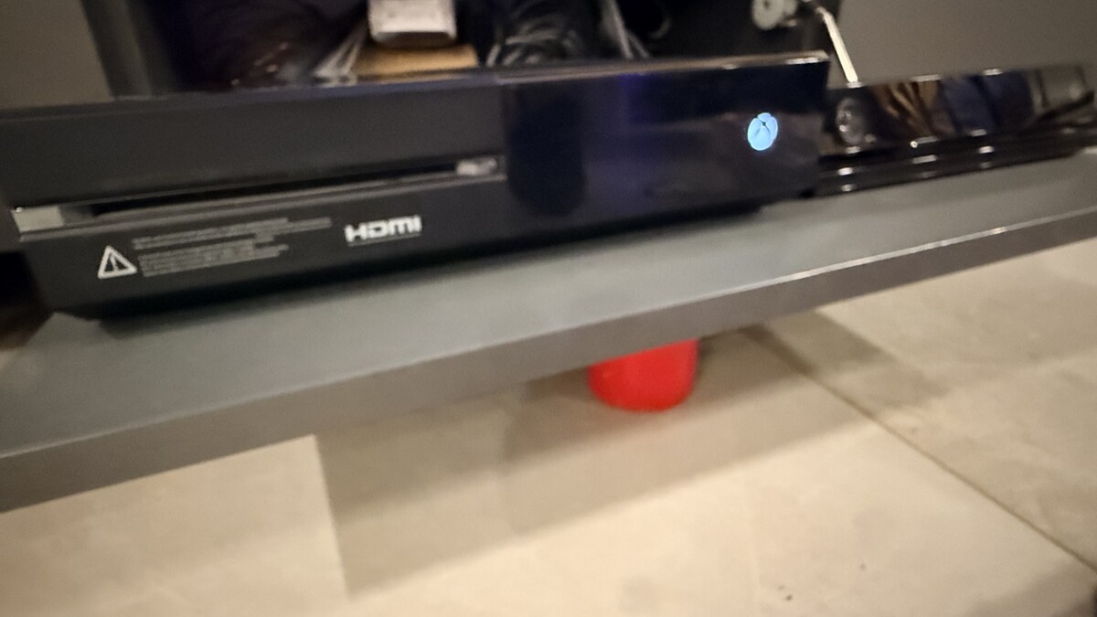 Elbląg Witam serdecznie.
Sprzedam konsolę XBOX ONE (500GB) + Kinect + 3 gry.
Zestaw zawiera konsolę, dwa oryginalne