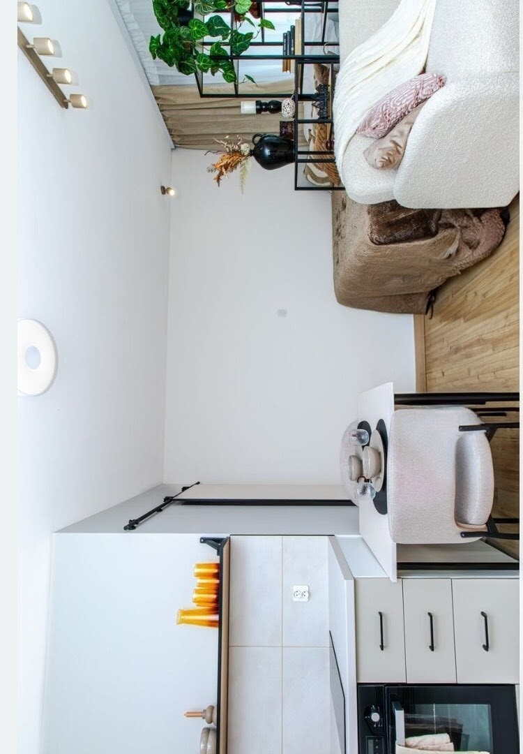 Elbląg Kawalerka po generalnym remoncie (wszystko w mieszkaniu jest nowe : zabudowy i pełne wyposażenie) + piwnica ---