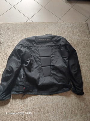 Elbląg Sprzedam kurtkę czarną XL, spodnie czarne 40 na motor oraz czarny kask L. Użytkowane dwukrotnie. Stan idealny.