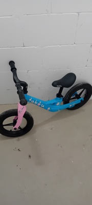 Elbląg Sprzedam rowerek biegowy dla dziewczynki. Używany, ale jak nowy. Cena 190 zł. Nowy kosztował 400