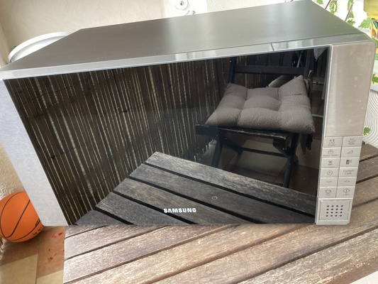 Elbląg Sprzedam kuchenkę mikrofalową Samsung FW87 KUST z 2010 w stanie bardzo dobrym. Kuchenka bardzo mało używana,
