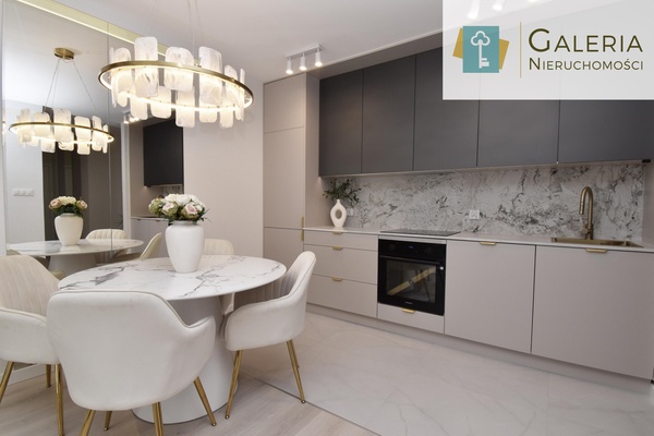 Elbląg GALERIA NIERUCHOMOŚCIZ pasji i miłości do nieruchomościNa sprzedaż: 3 pokoje pełne stylu – gotowe do