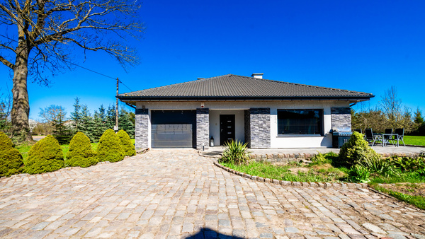 Elbląg * * * ABC NIERUCHOMOŚCI * * *&nbsp;NOWOŚĆ!&nbsp;NOWOCZESNY, WOLNOSTOJĄCY DOM PARTEROWY Z PRZEPIĘKNYM OGRODEMo