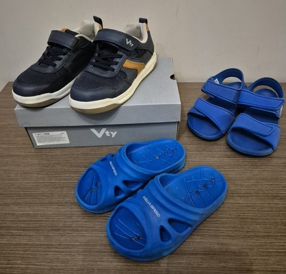 Elbląg Buty dla dziecka 3 pary:
- półbuty rozmiar 29,długość wkładki 18 cm
- klapki rozmiar 30,długość wkładki 18 cm
-