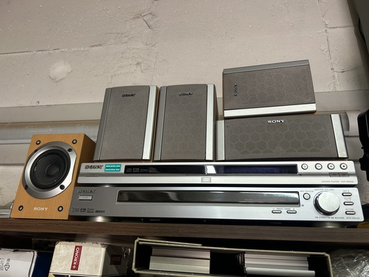 Elbląg Witam sprzedam kino domowe firmy Sony w zestawie jest amplituner DVD 5 szt głośników i sobofer sprzęt mało