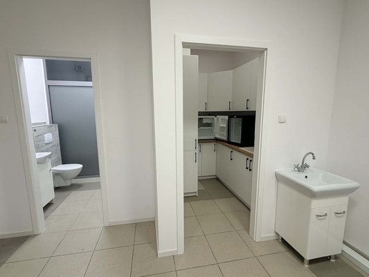 Elbląg Wynajmę&nbsp; lokal idealny na gabinet kosmetyczny wraz z stylizacją&nbsp; paznokci lub podologią. Mogą być