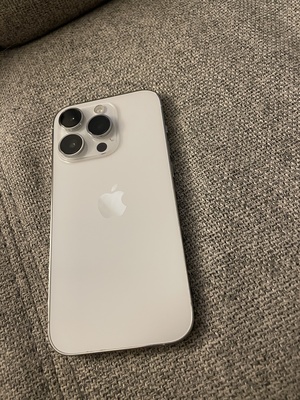 Elbląg Na sprzedaż: iPhone 14 PRO 128 GB – kolor silver 
 Stan: używany, w pełni sprawny
 Kondycja baterii: 84%