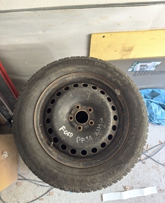 Elbląg Sprzedam felgi stalowe z oponami zimowymi UNIROYAL 205/60 R16 Zestaw z Forda turneo. Potrzebujesz więcej