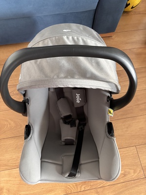 Elbląg Na sprzedaż Fotelik Joie i-Snug 2 z wkładką niemowlęcą i z bazą i-Base Advance, używany, stan bardzo dobry.