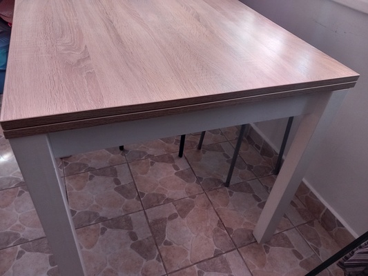 Elbląg Sprzedam   stol 80 /80,po rozłożeniu 1,60.Blat kolor sonoma, nogi biale wys 75 cm    korzystna cena