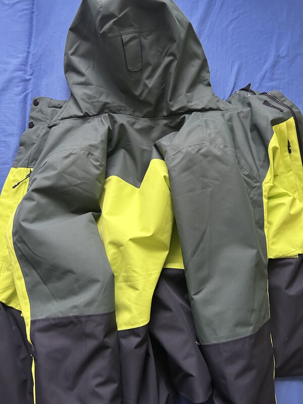 Elbląg Sprzedam używane kurtki marki 4F w dobrym stanie:
Kurtka 4F Membrane 5000 - Rozmiar: XL - cena 30zł
Kurtka 4F